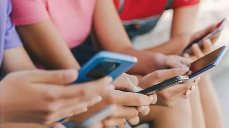 16 വയസ്സിന് താഴെയുള്ള കുട്ടികൾക്ക് സോഷ്യൽ മീഡിയ നിരോധിക്കാൻ ..!