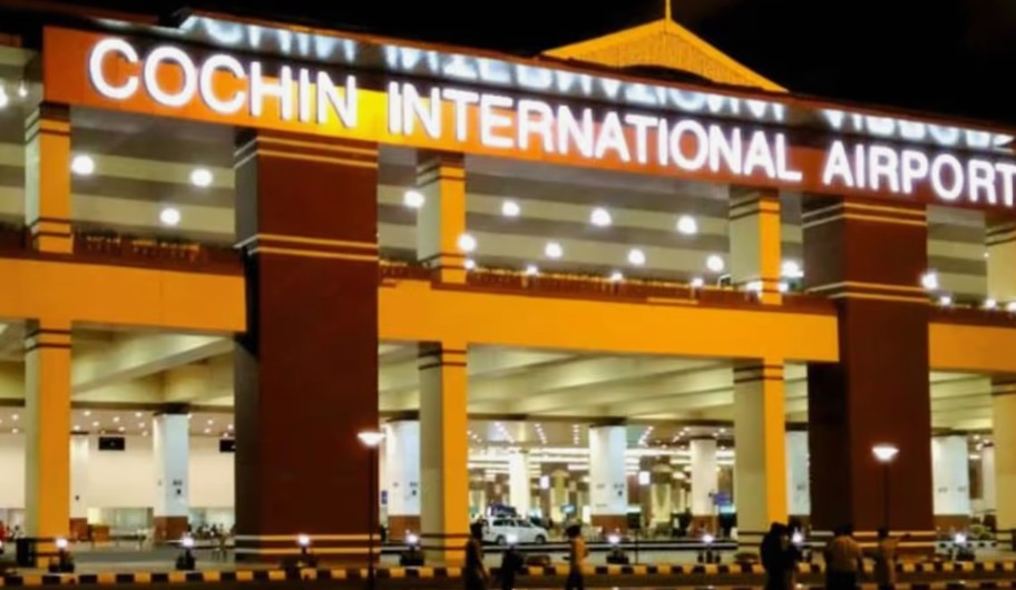 നടുക്കുന്ന സംഭവം; കൊച്ചിയിൽ പുലർച്ചെ വിമാനമിറങ്ങിയ പ്രവാസിയെ അക്രമിസംഘം തട്ടിക്കൊണ്ടുപോയി; മർദിച്ച് കൊള്ളയടിച്ച ശേഷം പറവൂർ കവലയിൽ തള്ളി