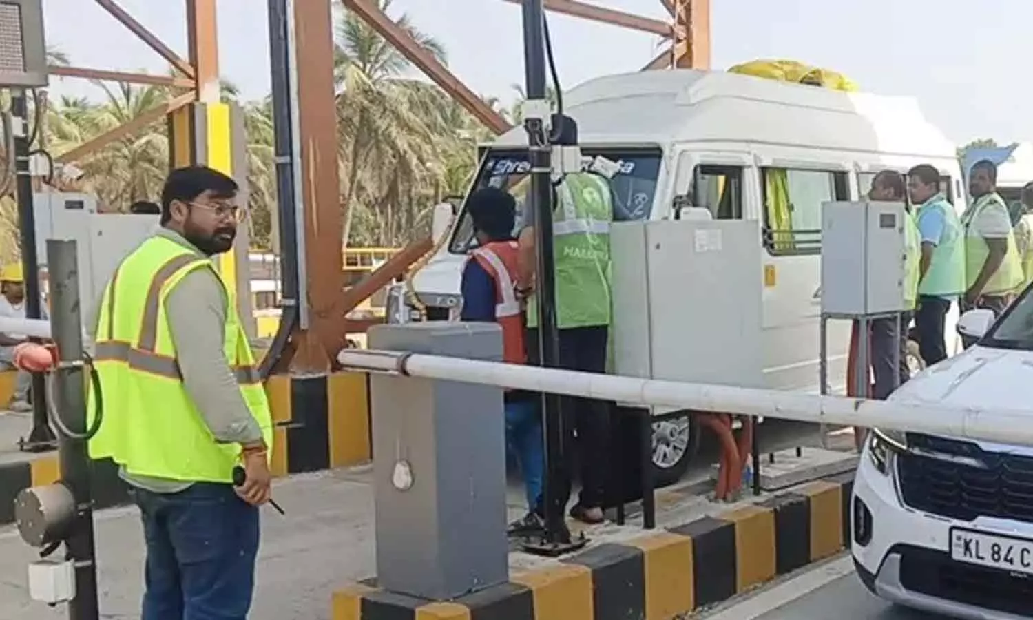 രാമനാട്ടുകരമുതൽ വെങ്ങളംവരെയുള്ള ബൈപ്പാസിൽ ടോൾപിരിവിനുള്ള വിജ്ഞാപനമിറങ്ങി. തിങ്കളാഴ്ച ടോൾപിരിവ് തുടങ്ങിയേക്കും