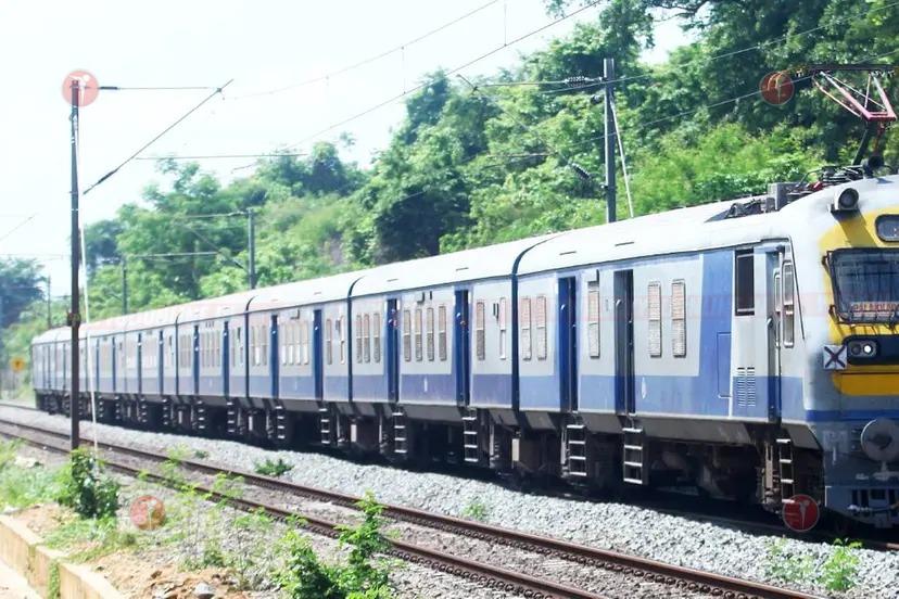 പുതിയ മെമു വണ്ടികളില്ല, മലബാറിനോട് കടുത്ത അവഗണന; പാലക്കാട്-പൊള്ളാച്ചി റൂട്ടിൽ പുതിയ മെമു