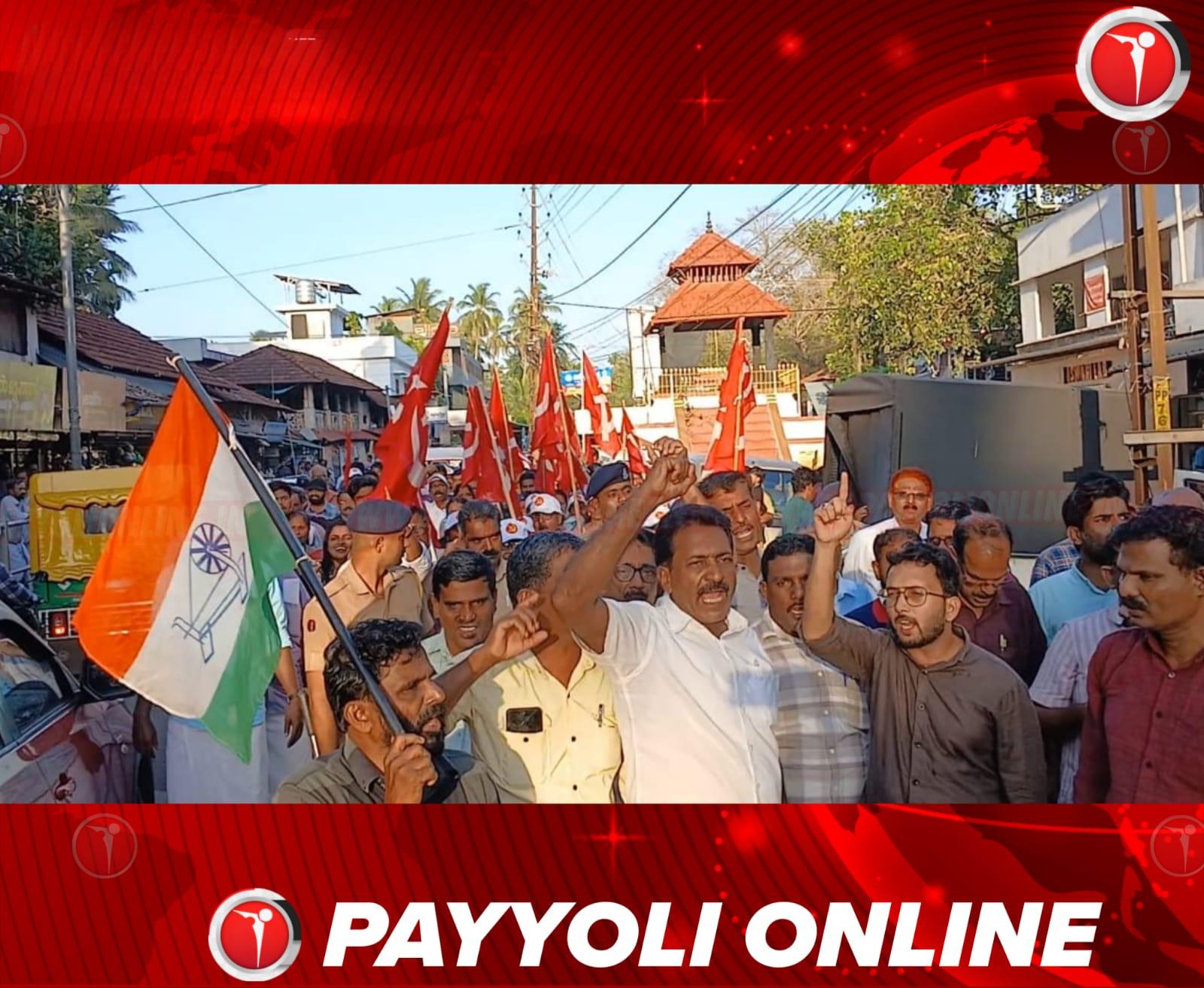 പയ്യോളി കീഴൂരിൽ കൊട്ടിക്കലാശത്തിനിടെ സംഘർഷാവസ്ഥ; എൽഡിഎഫ് – യുഡിഎഫ് പ്രവർത്തകർ നേർക്കുനേർ, ഒടുവിൽ കേന്ദ്രസേനയെത്തി – വീഡിയോ