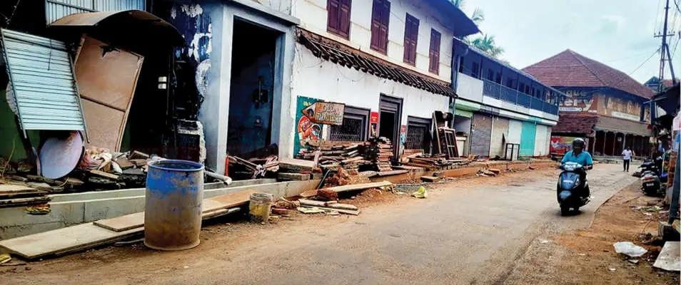 വടകര താഴെ അങ്ങാടി പൈതൃക പദ്ധതിയുടെ പ്രവൃത്തി ഇഴയുന്നു; നാട്ടുകാർ ദുരിതത്തിൽ