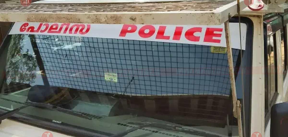 കളഞ്ഞുകിട്ടി നാട്ടുകാർ സ്റ്റേഷനിൽ ഏൽപിച്ച സ്വർണാഭരണങ്ങൾ കാണാതായി, മുൻ ഉദ്യോഗസ്ഥനെ സംശയം