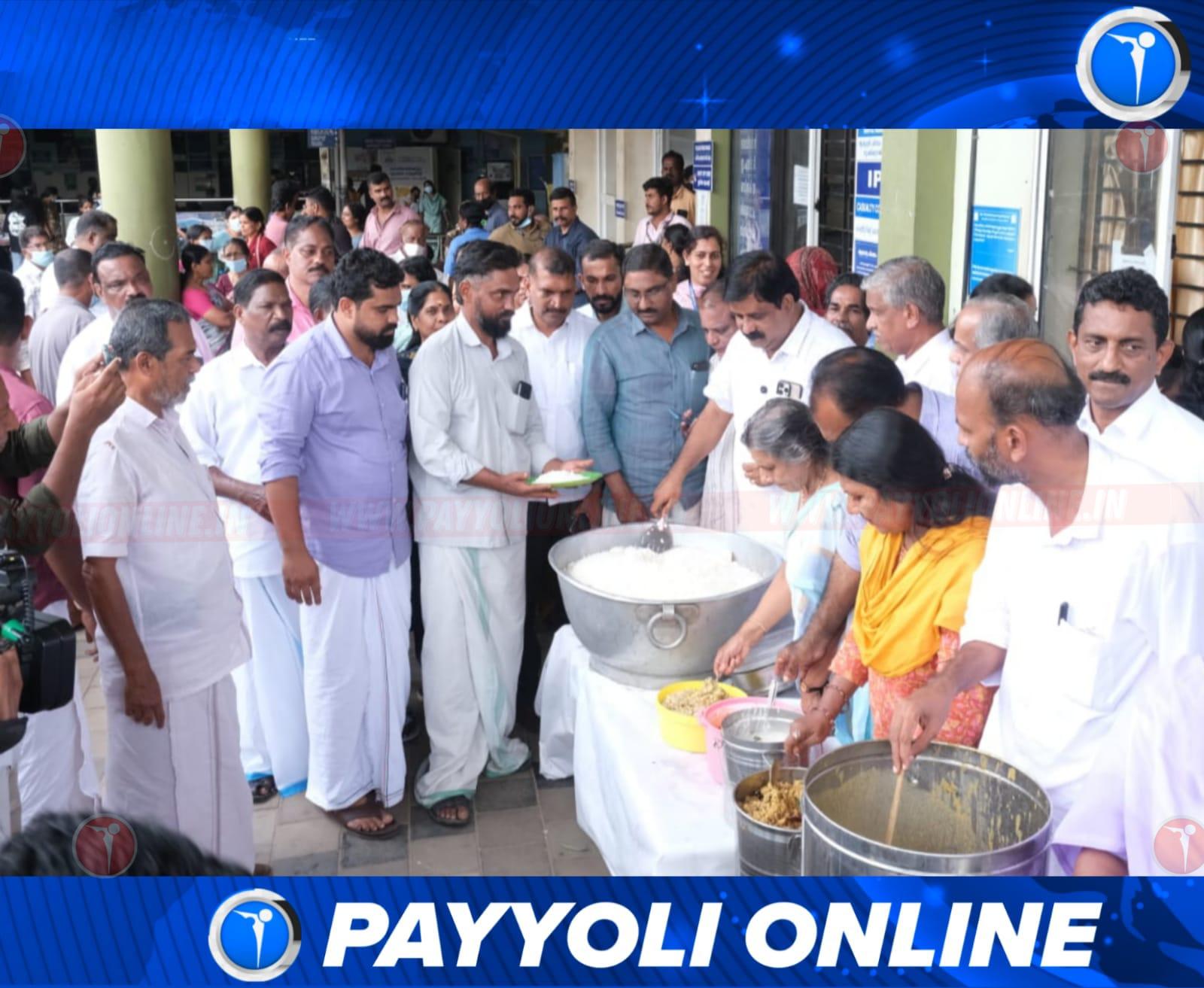 ഉമ്മൻ ചാണ്ടി അനുസ്മരണ ദിനം: കൊയിലാണ്ടി താലൂക്ക് ആശുപത്രിയിൽ ഉച്ചഭക്ഷണ വിതരണം നടത്തി
