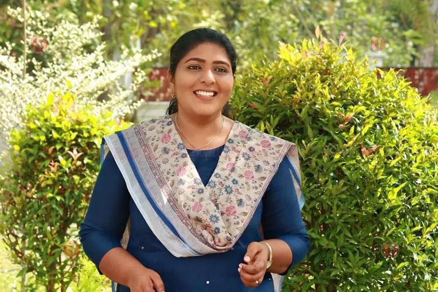 മൂന്ന് കോടിക്ക് മന്ത്രിപദവി; വിദ്യാബാലകൃഷ്ണനെ വിളിച്ച രണ്ട് പേർ പിടിയിൽ