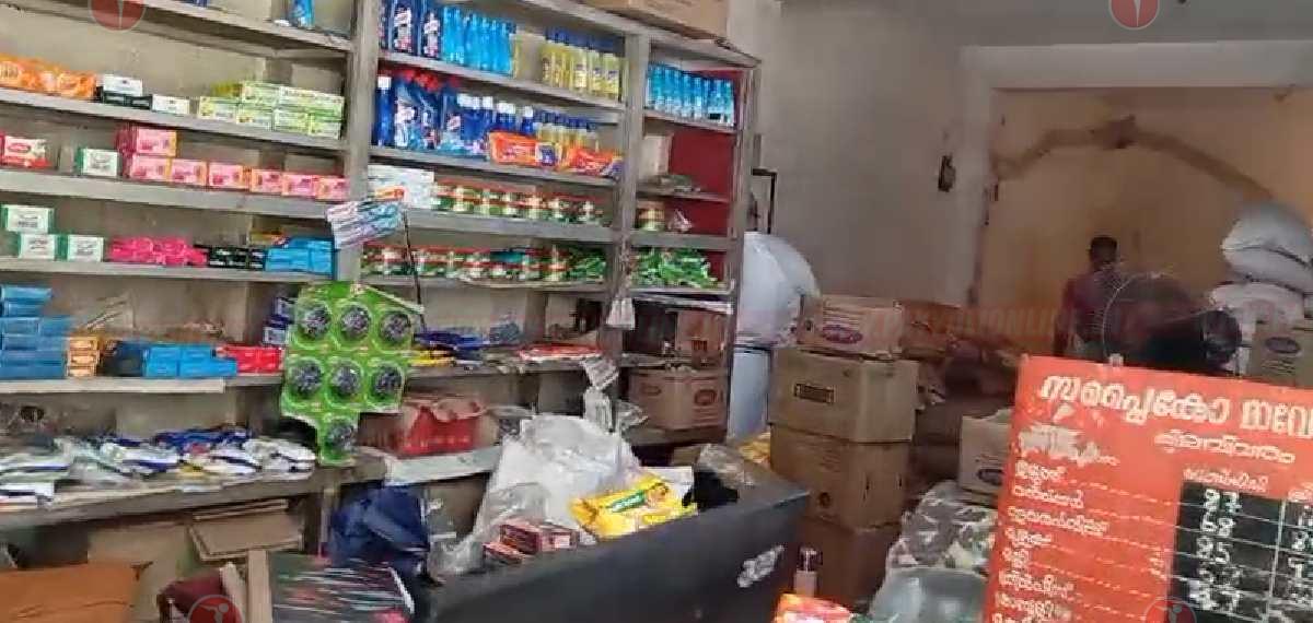 കോഴിക്കോട് മാവേലി സ്‌റ്റോറിൽ ജീവനക്കാരിക്ക് പാമ്പ് കടിയേറ്റു; യുവതി ചികിത്സയിൽ