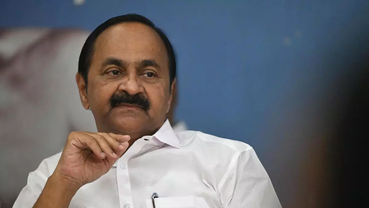 ഓണത്തിന് ചെലവ് പതിനായിരം കോടി കടന്നു; 1800 കോടി രൂപ കൂടി കടമെടുക്കാൻ സംസ്ഥാന സർക്കാർ